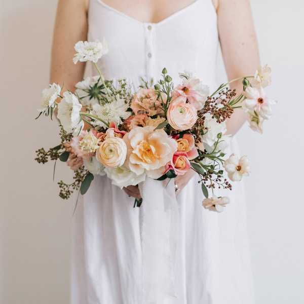 10 Blush Wedding Bouquet Ideas